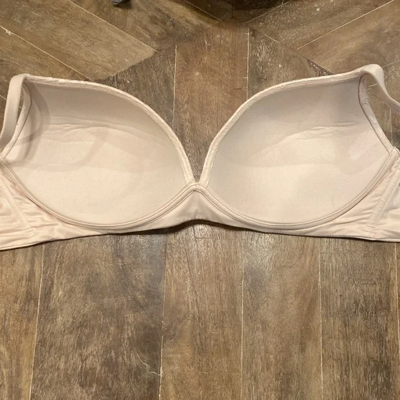 Victoria’s Secret Body by Victoria Lacy Nude Wireless Bra [38C] - Picture 3 of 7
